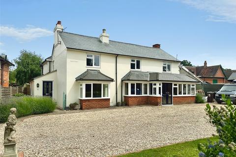 3 bed property, in Sherfield Green, £550,000