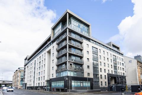 2 bed property, in Wallace Street, £130,000