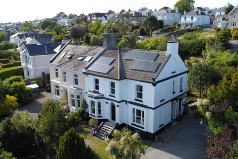 5 bed property, in Lower Port View, £600,000