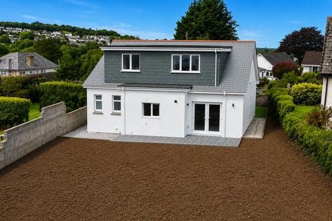 5 bed property, in Boxwell Park, £479,500