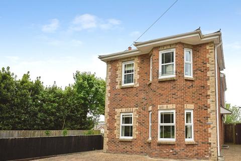 2 bed property, in Kite Hill, £400,000