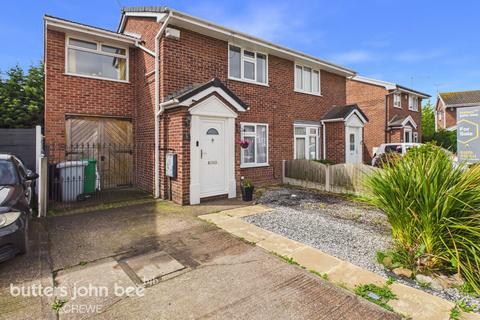 3 bed property, in Canford Close, £210,000