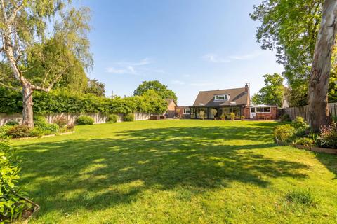 4 bed property, in Goose Lane, £800,000