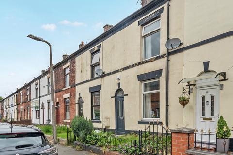 2 bed property, in Argyle Street, £165,000