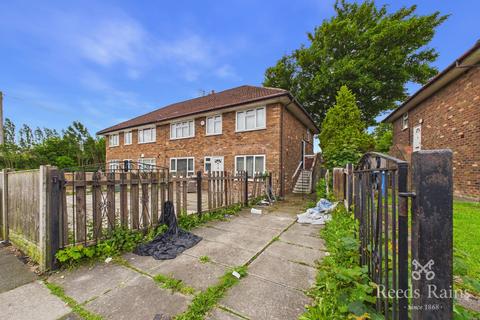 2 bed property, in Elizabeth Road, £100,000