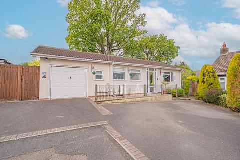3 bed property, in Ernsford Close, £600,000