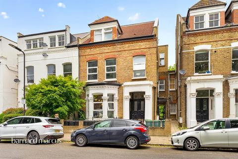 8 bed property, in Gloucester Drive, £3,200,000