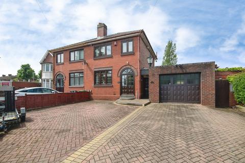 3 bed property, in Trotters Lane, £300,000