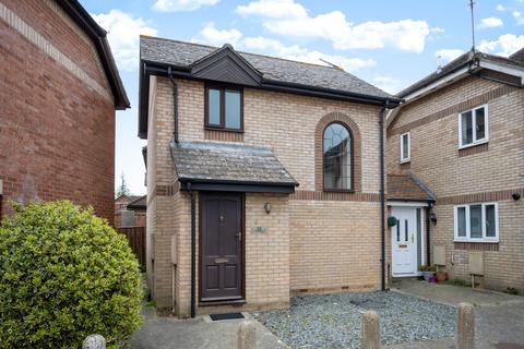 2 bed property, in Chiltern Close, £260,000