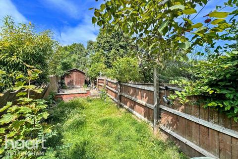 3 bed property, in Robin Hood Terrace, £200,000