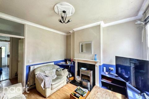 3 bed property, in Robin Hood Terrace, £200,000