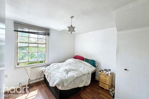 3 bed property, in Robin Hood Terrace, £200,000