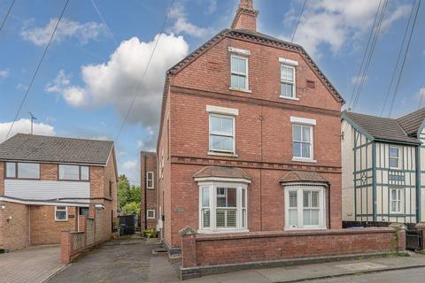 4 bed property, in Jalna, £400,000