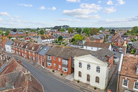 2 bed property, in Wareham, £215,000