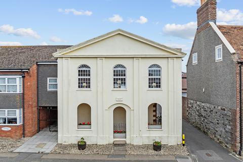 2 bed property, in Wareham, £200,000
