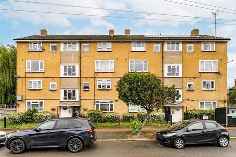 3 bed property, in Ronver Road, £350,000