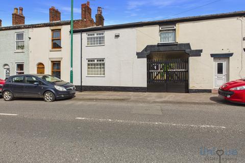 3 bed property, in Freckleton Street, £180,000