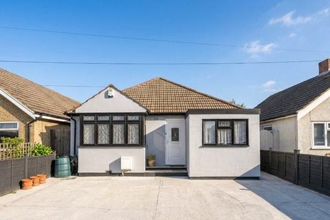 3 bed property, in St. Margarets Avenue, £650,000