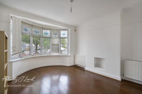 4 bed property, in Broad Walk, £725,000