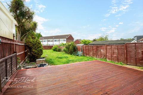 4 bed property, in Broad Walk, £725,000
