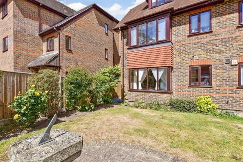 1 bed property, in St. James Road, £260,000