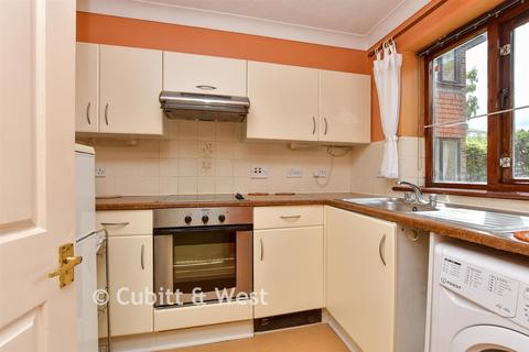 1 bed property, in St. James Road, £260,000