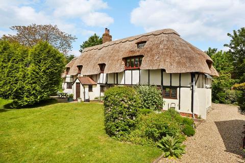 4 bed property, in Church Walk, £600,000