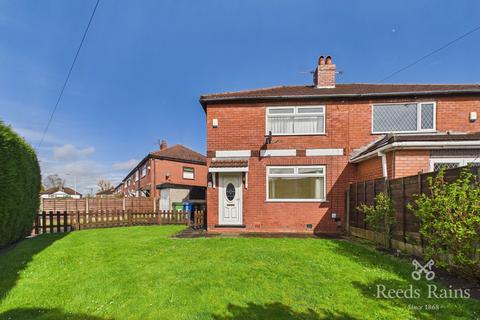 3 bed property, in Fovant Crescent, £200,000