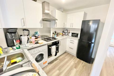 4 bed property, in Vineyard Road, £15,000