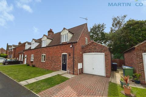 3 bed property, in Willow Mews, £235,000