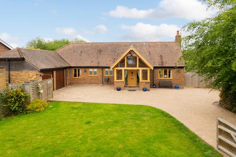 3 bed property, in Rowsham Road, £895,000
