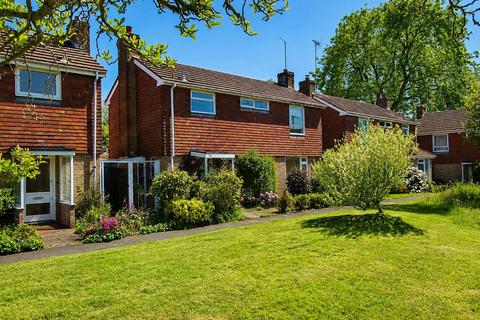 3 bed property, in Wilmington Close, £540,000