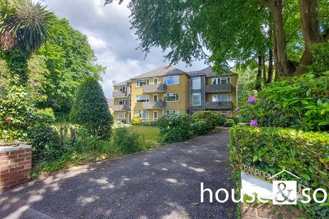 2 bed property, in Marlborough Road, £220,000