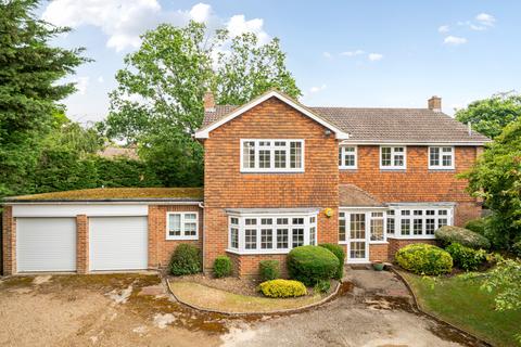 5 bed property, in The Garth, £1,395,000
