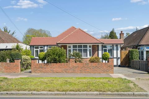 5 bed property, in Rayners Lane, £825,000