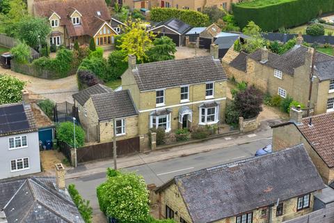 4 bed property, in Vine Cottage, £500,000