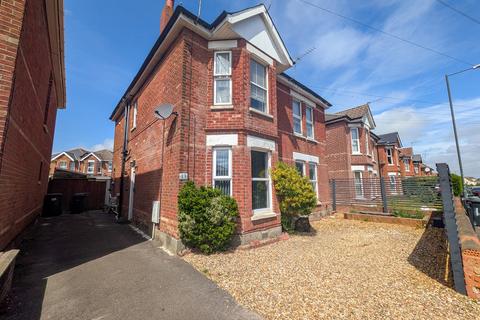 2 bed property, in Heron Court Road, £150,000