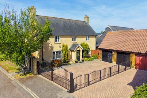 4 bed property, in Longlands Lane, £785,000