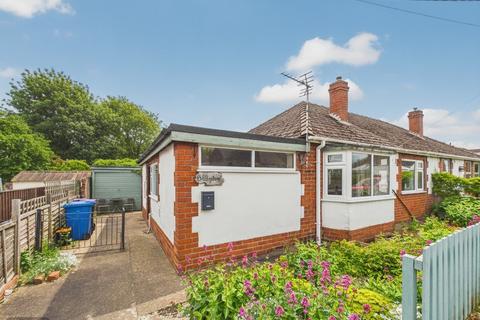 2 bed property, in Hawthorn Avenue, £179,950