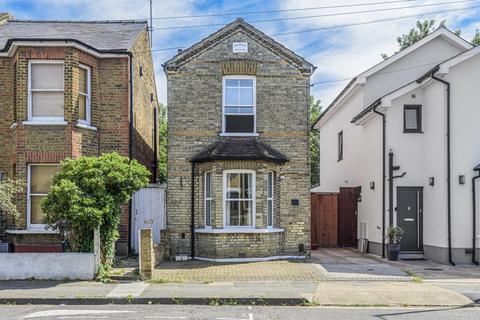 3 bed property, in Canbury Park Road, £825,000