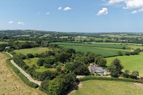 6 bed property, in Tremaine, £595,000
