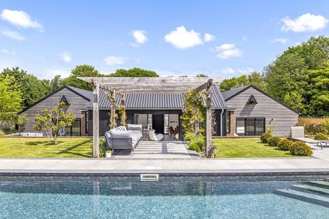 4 bed property, in Annington Road, £1,425,000