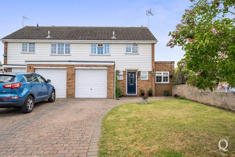 3 bed property, in Chichester Close, £400,000