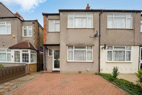 3 bed property, in Vale Road, £550,000