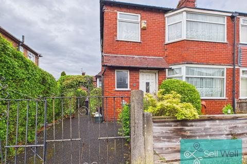 3 bed property, in Fernlea Crescent, £200,000