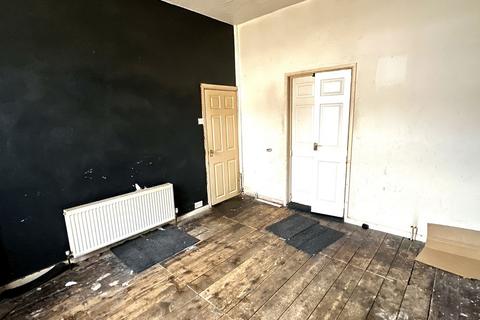 3 bed property, in Blackburn Road, £45,000