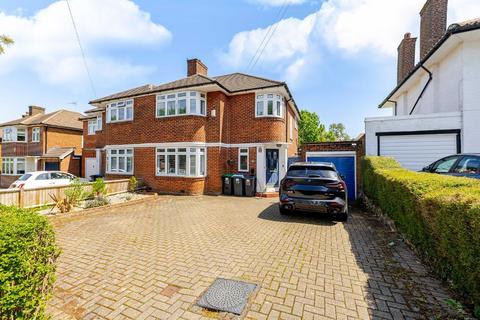 3 bed property, in Derwent Drive, £600,000