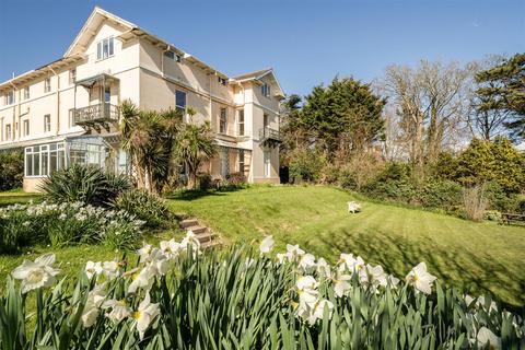 2 bed property, in Old Beer Road, £225,000