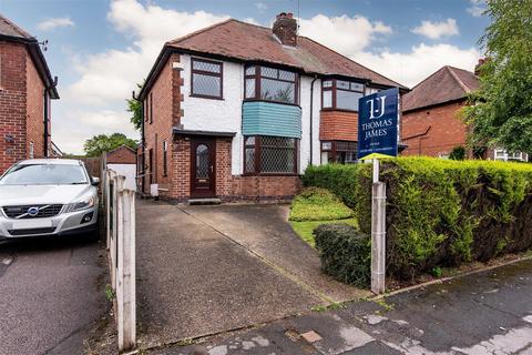 4 bed property, in Rufford Road, £285,000