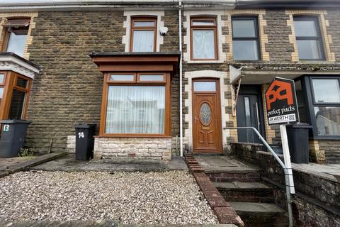 3 bed property, in Evelyn Road, £165,000